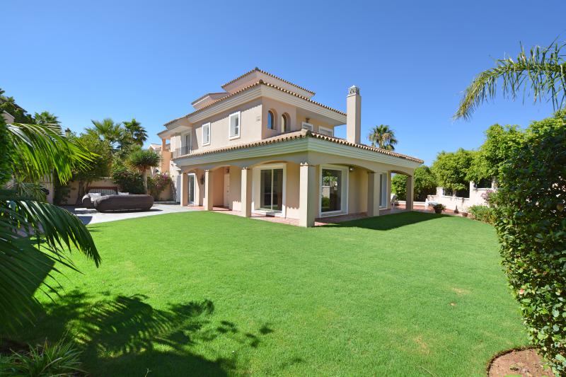 5 Bed Semi-detached Villa B10 H1